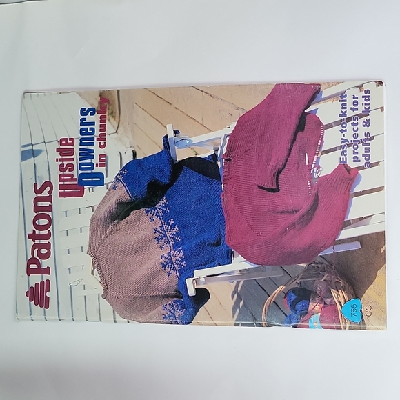 Patons Upside Downers In Chunky Easy Knitting Projects - Picture 4 of 10